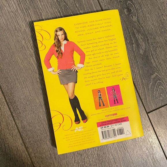 Sara Shepard Bundle - Picture 3 of 6